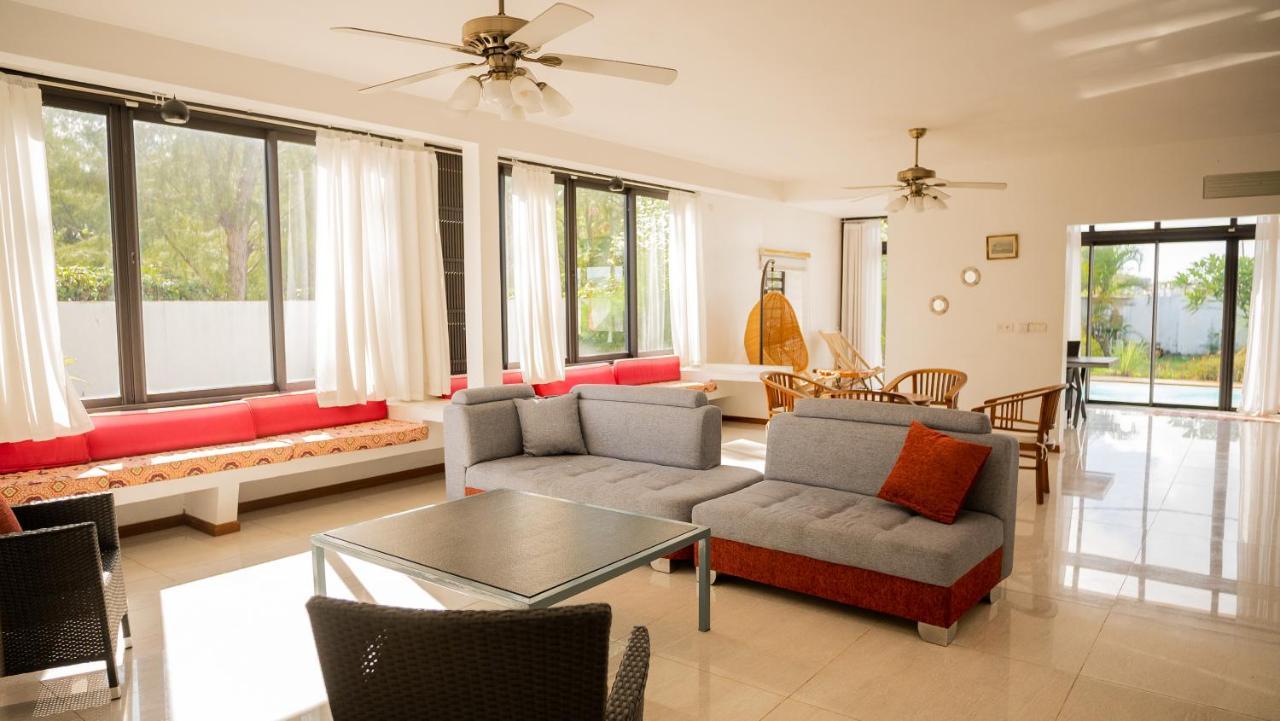 Villa Angelou - Sunlit Beach Getaway With Pool And Wifi เบลล์ แมร์ ภายนอก รูปภาพ
